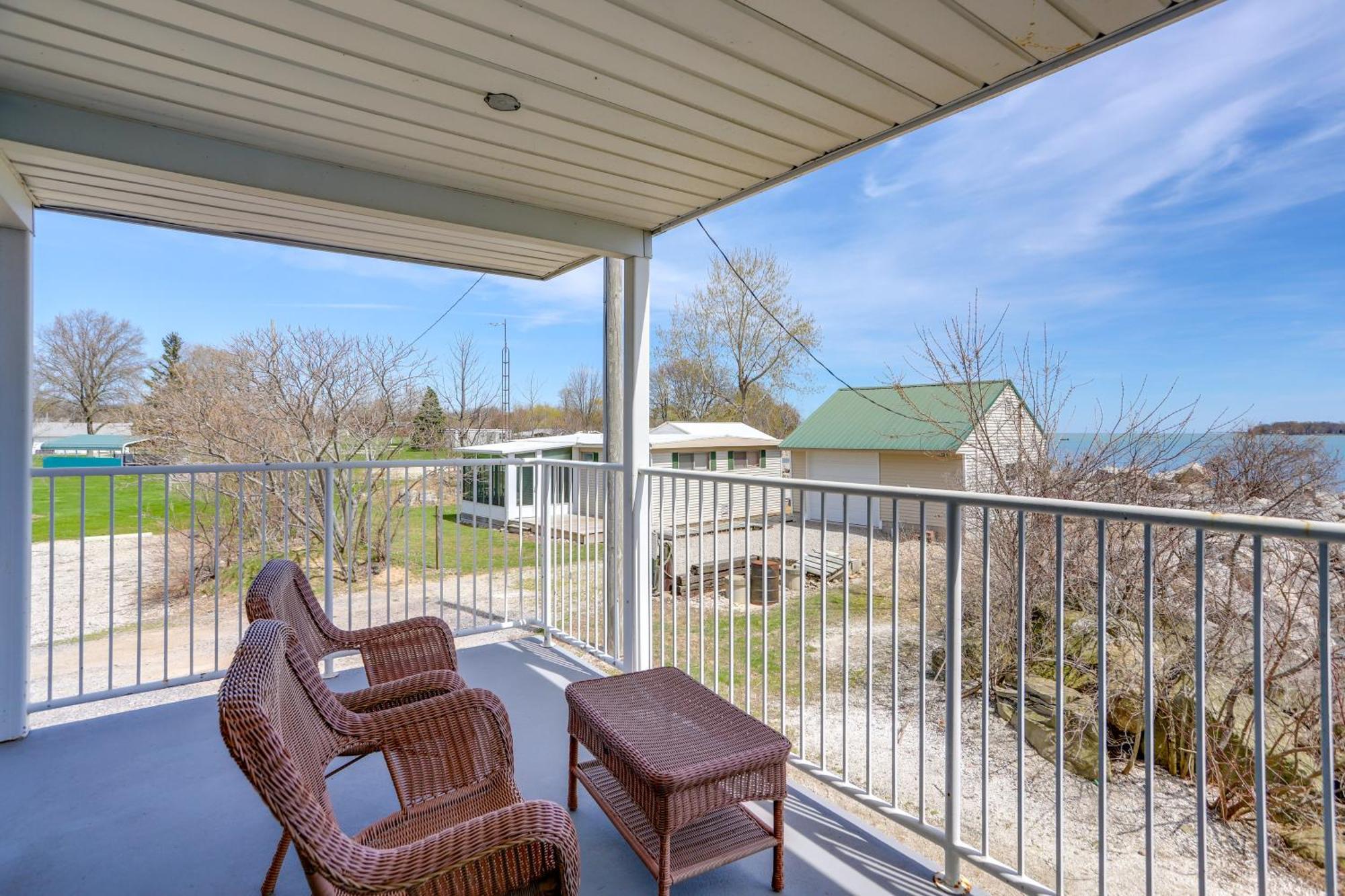 Apartamento Waterfront Bass Island Retreat With Balcony And Tv Put-in-Bay Exterior foto